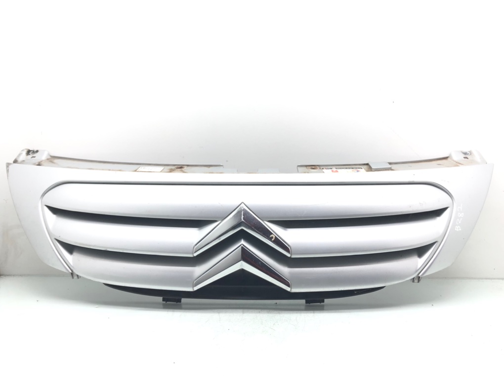 Решетка радиатора для Citroen C3, 2007 г. 1.6 HDi дизель б/у