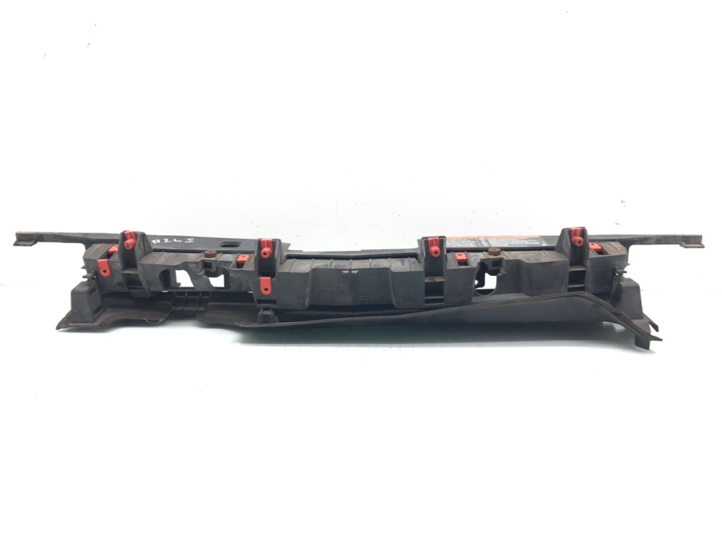 Планка под капот для Opel Astra, 2010 г. 1.7 CDTi дизель б/у