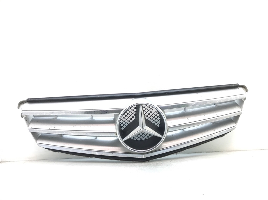 Решетка радиатора для Mercedes C W204, 2012 г. 2.2 CDi дизель б/у