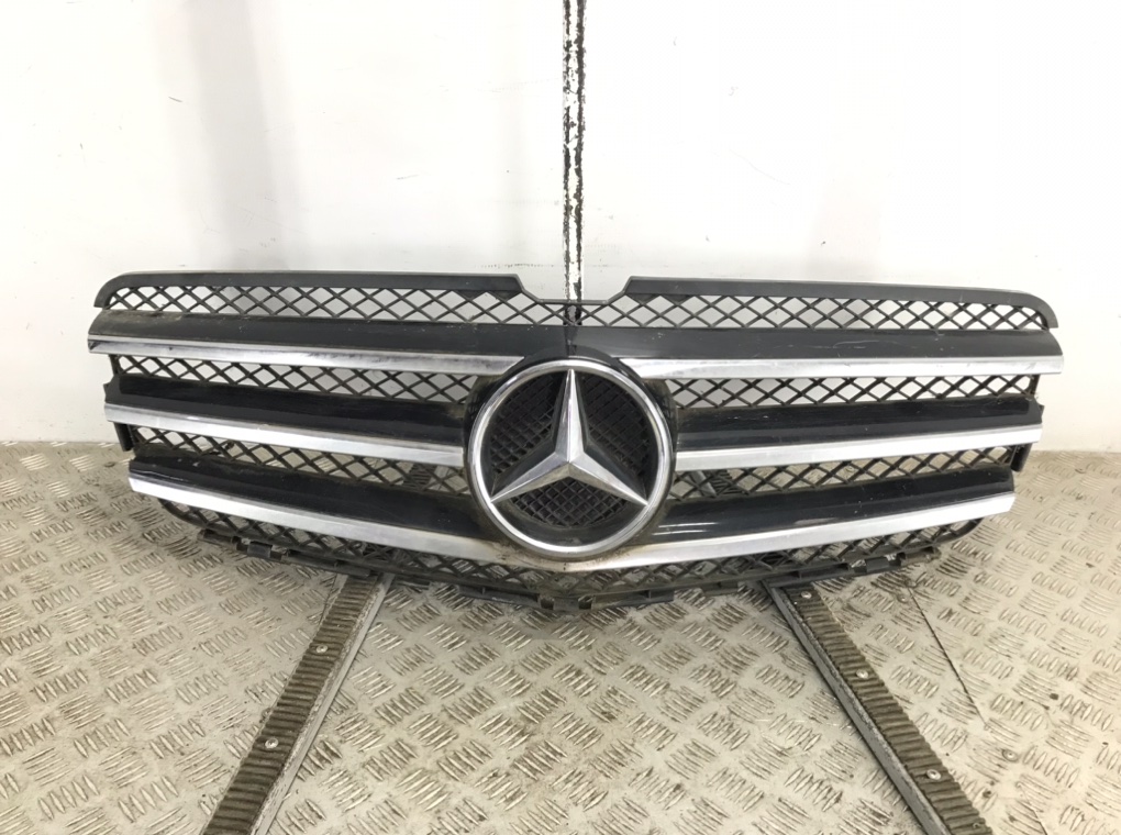 Решетка радиатора для Mercedes R W251, 2012 г. 3.0 CDI дизель б/у