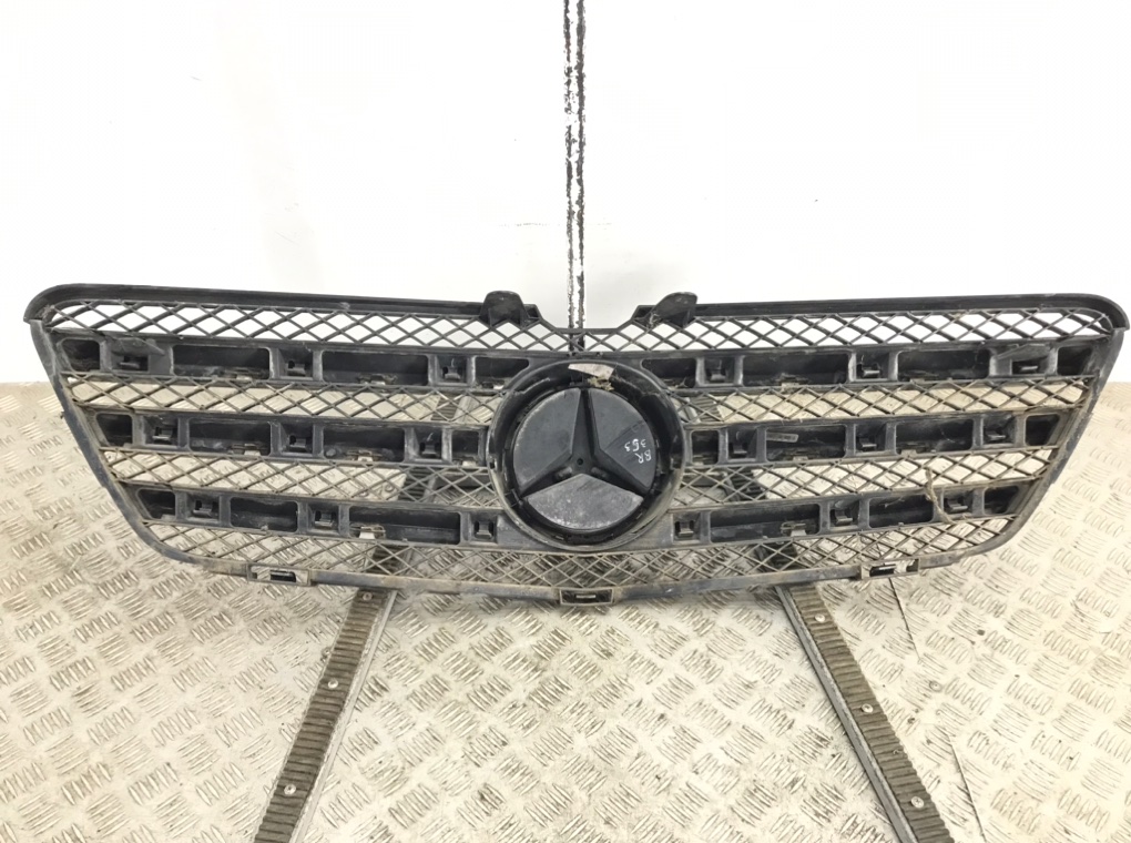 Решетка радиатора для Mercedes R W251, 2012 г. 3.0 CDI дизель б/у — фото 4