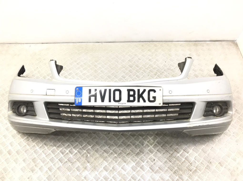 Бампер передний для Mercedes C W204, 2010 г. 2.2 CDi дизель б/у