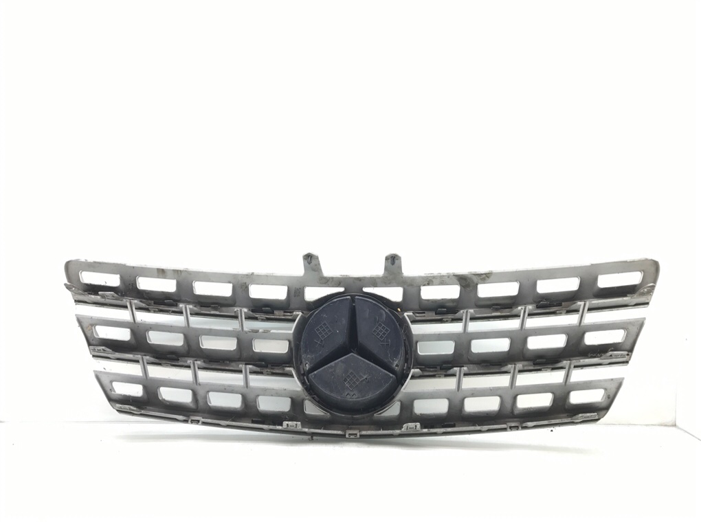 Решетка радиатора для Mercedes ML W164, 2009 г. 3.0 CDi дизель б/у — фото 2