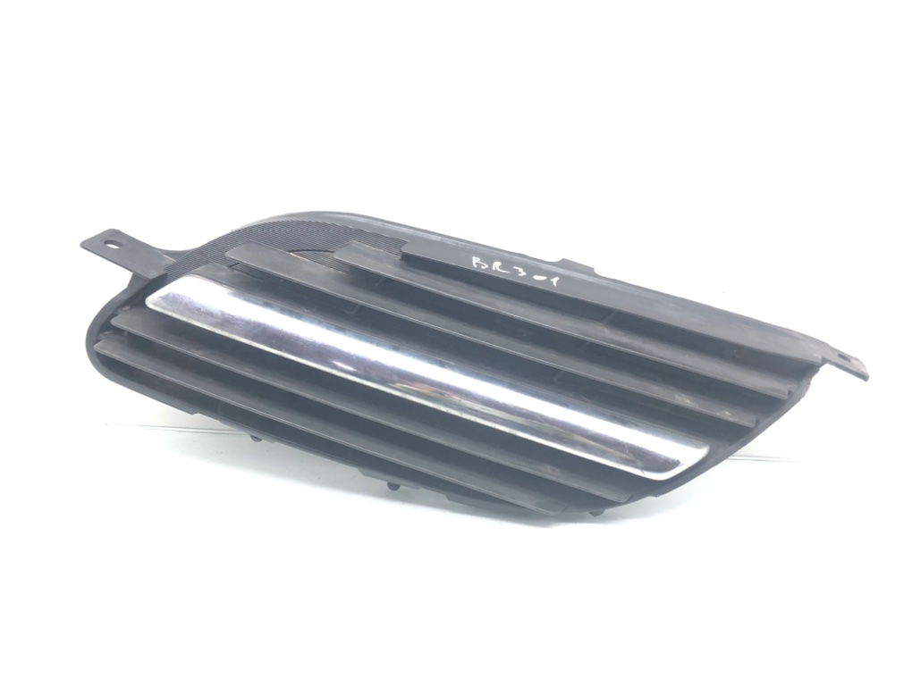 Решетка радиатора для Nissan Almera Tino, 2003 г. 1.8 i бензин б/у