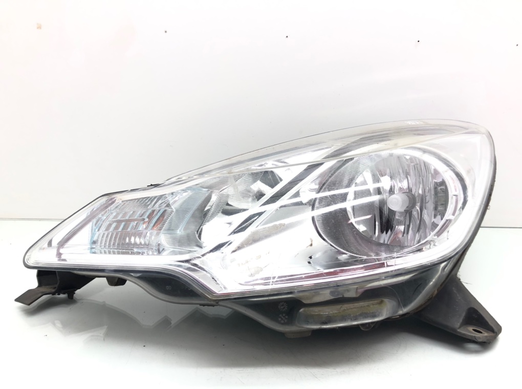 Фара левая для Citroen C3, 2014 г. 1.0 i бензин б/у