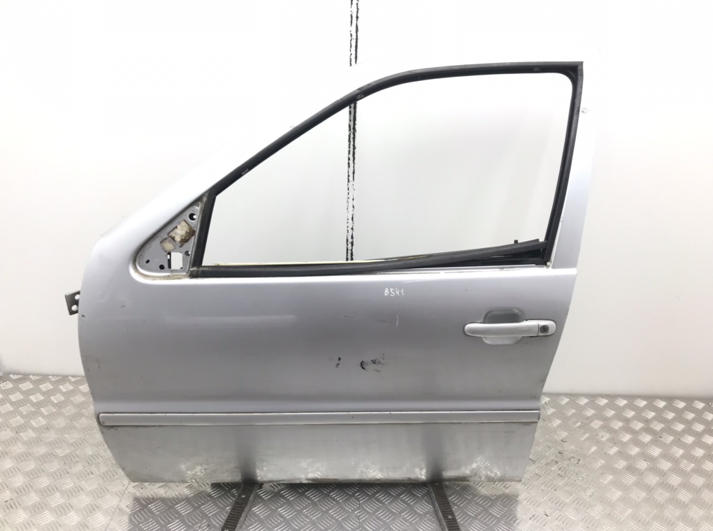 Дверь передняя левая для Volkswagen Polo, 2001 г. 1.4 i бензин б/у
