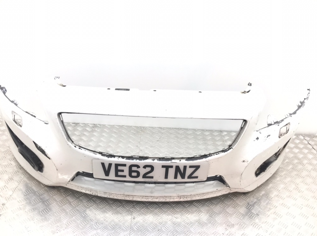 Бампер передний для Volvo C30, 2012 г. 2.0 i бензин б/у