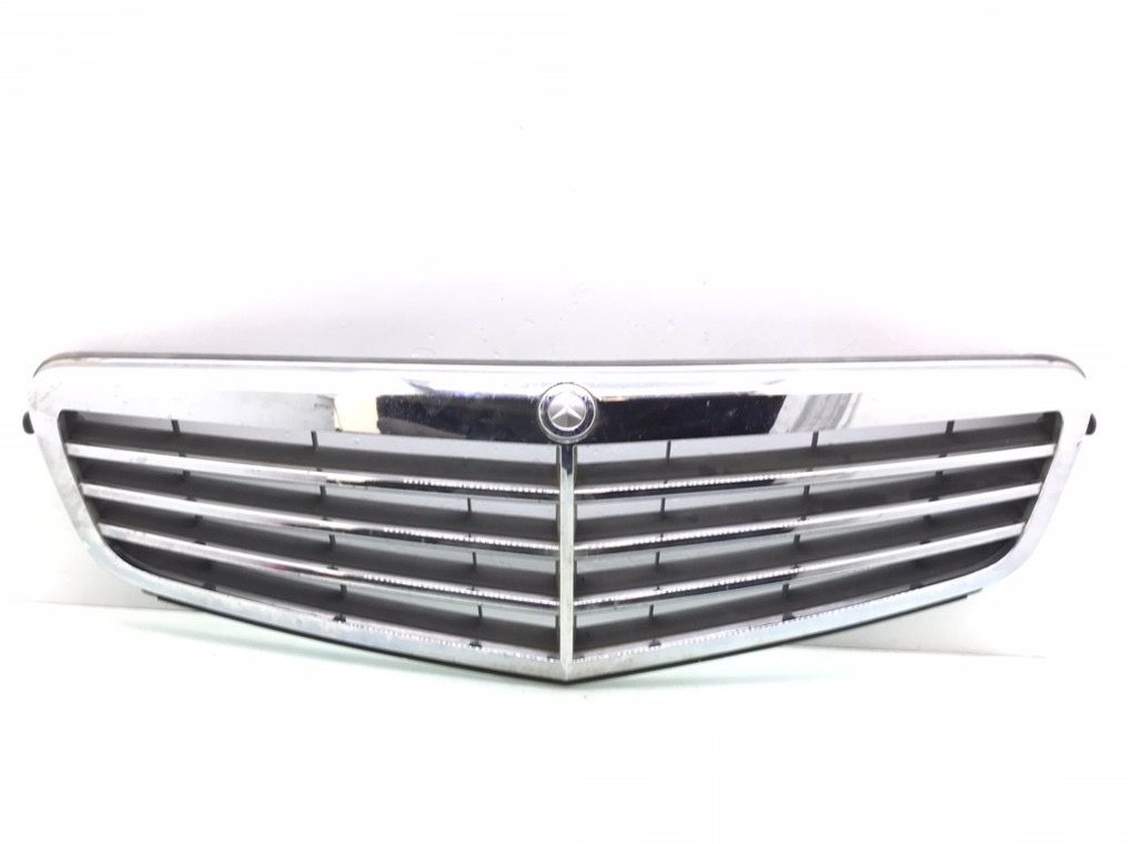 Решетка радиатора для Mercedes C W204, 2011 г. 2.2 CDi дизель б/у