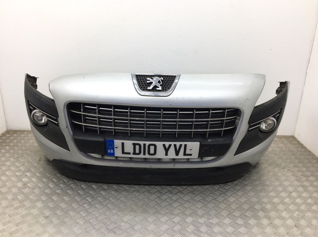 Бампер передний для Peugeot 3008, 2010 г. 1.6 i бензин б/у