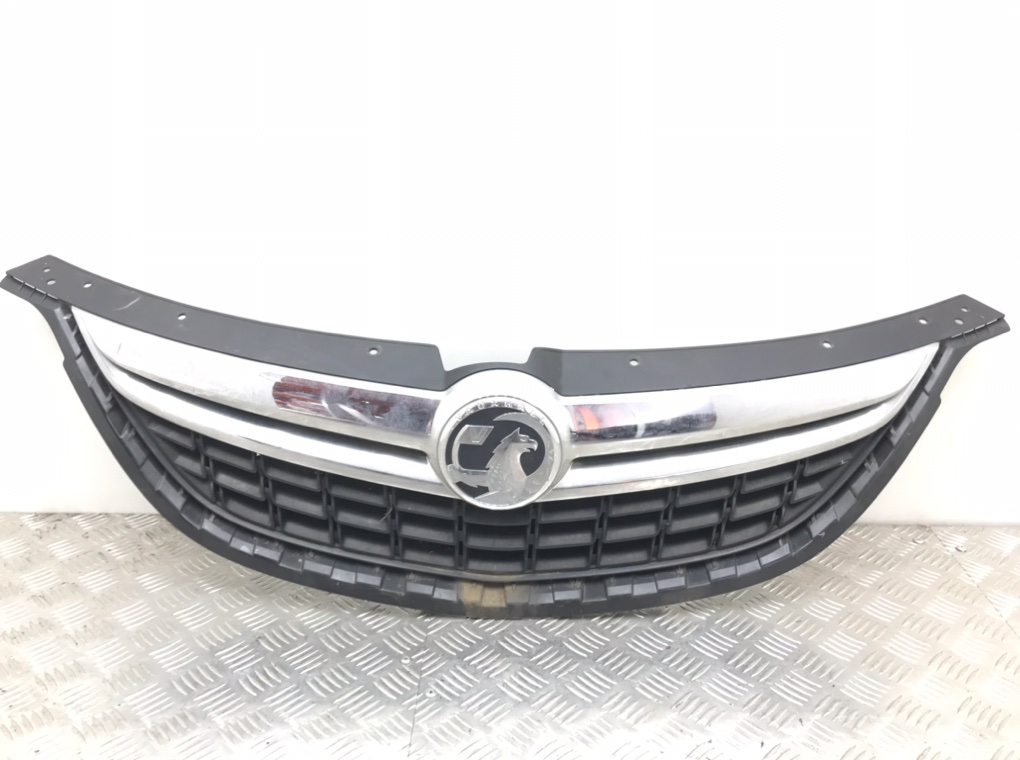 Решетка радиатора для Opel Zafira, 2014 г. 2.0 CDTi дизель б/у