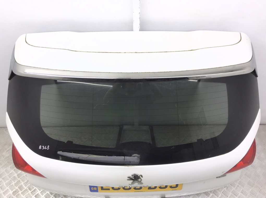Крышка багажника для Peugeot 2008, 2014 г. 1.6 HDi дизель б/у — фото 2