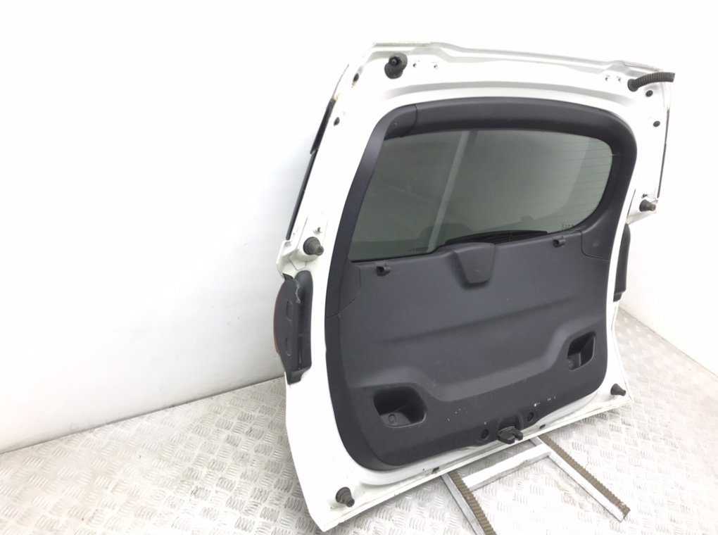 Крышка багажника для Peugeot 2008, 2014 г. 1.6 HDi дизель б/у — фото 4