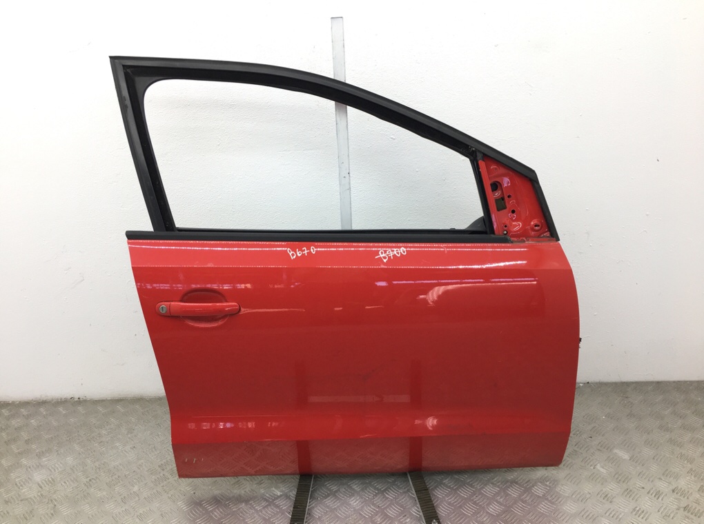Дверь передняя правая для Volkswagen Polo, 2011 г. 1.2 i бензин б/у