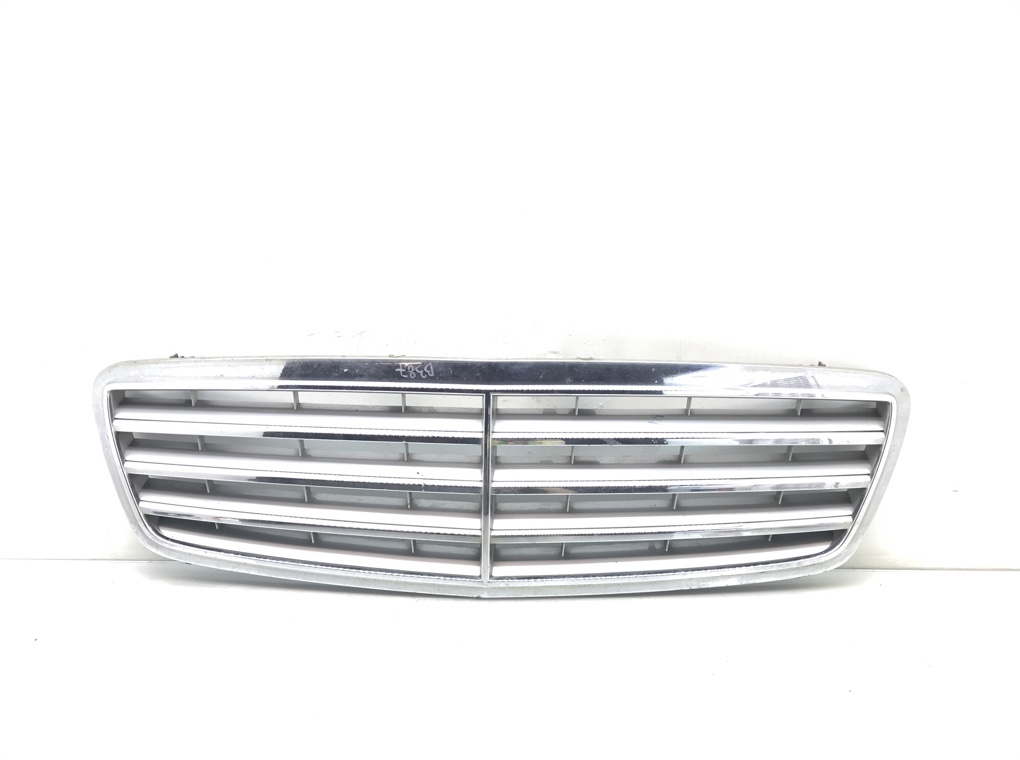 Решетка радиатора для Mercedes C W203, 2005 г. 2.2 CDi дизель б/у