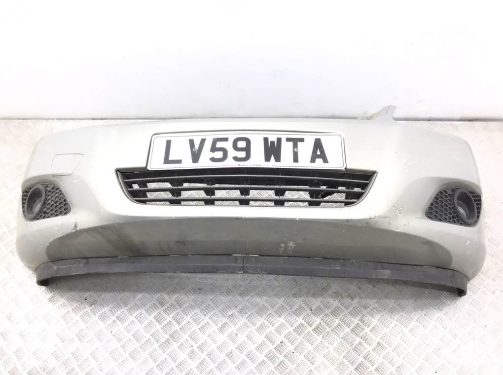 Бампер передний для Opel Zafira, 2009 г. 1.6 i бензин б/у