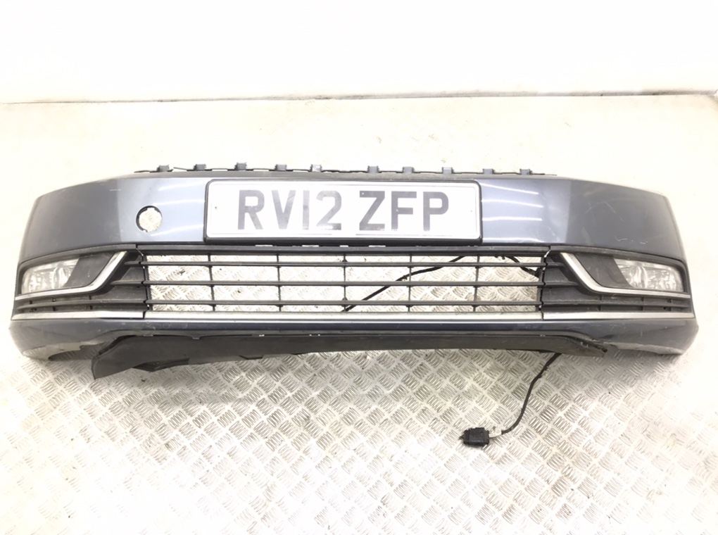Бампер передний для Volkswagen Passat, 2012 г. 1.6 TDi дизель б/у