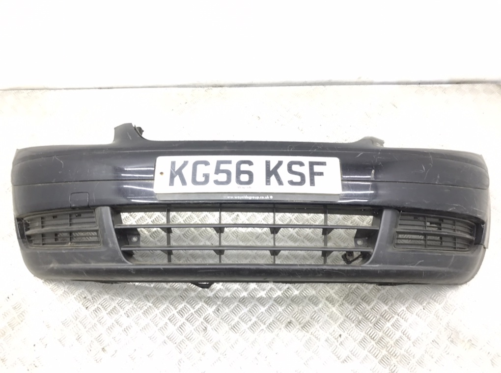 Бампер передний для Volkswagen Touran, 2006 г. 2.0 TDi дизель б/у