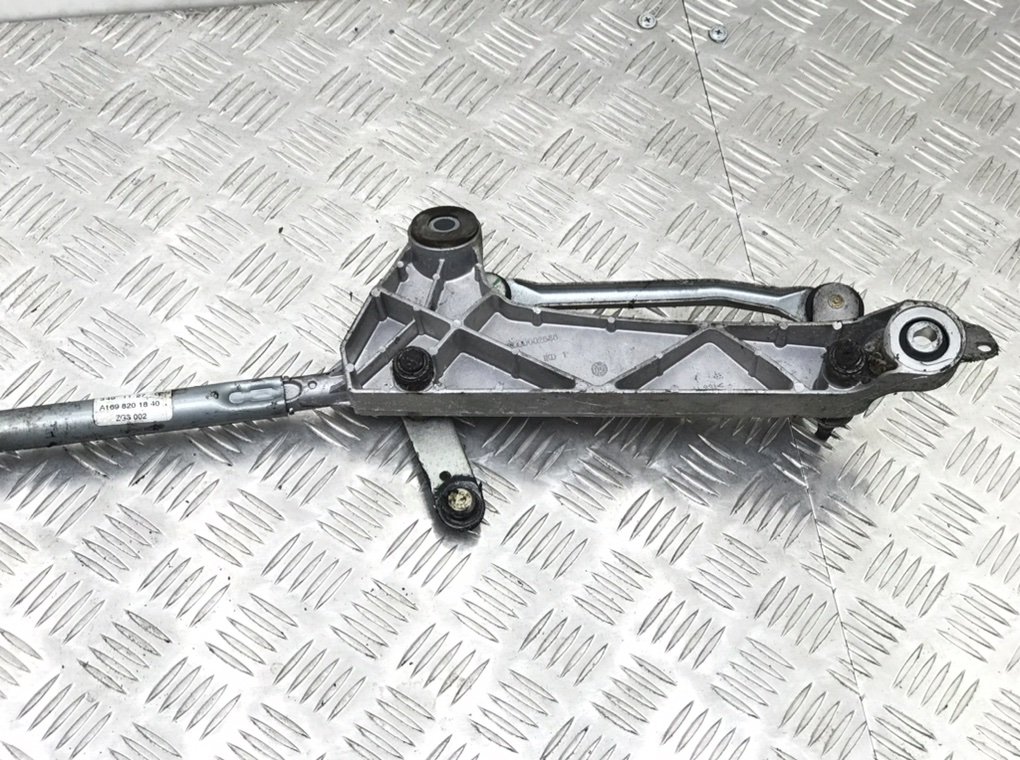 Механизм стеклоочистителя (трапеция дворников) для Mercedes A W169, 2012 г. 1.5 i бензин б/у — фото 6