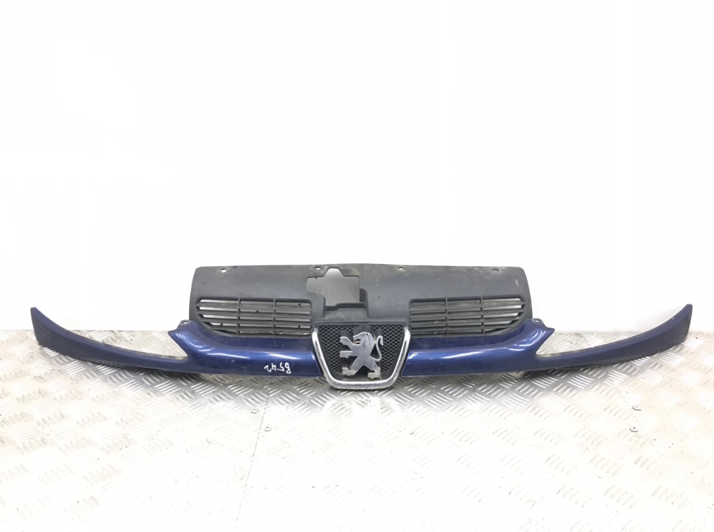 Решетка радиатора для Peugeot 206, 2003 г. 1.4 i бензин б/у