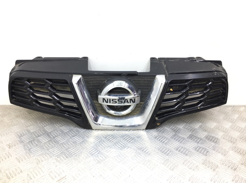 Решетка радиатора для Nissan Qashqai+2, 2013 г. 1.6 DCi дизель б/у