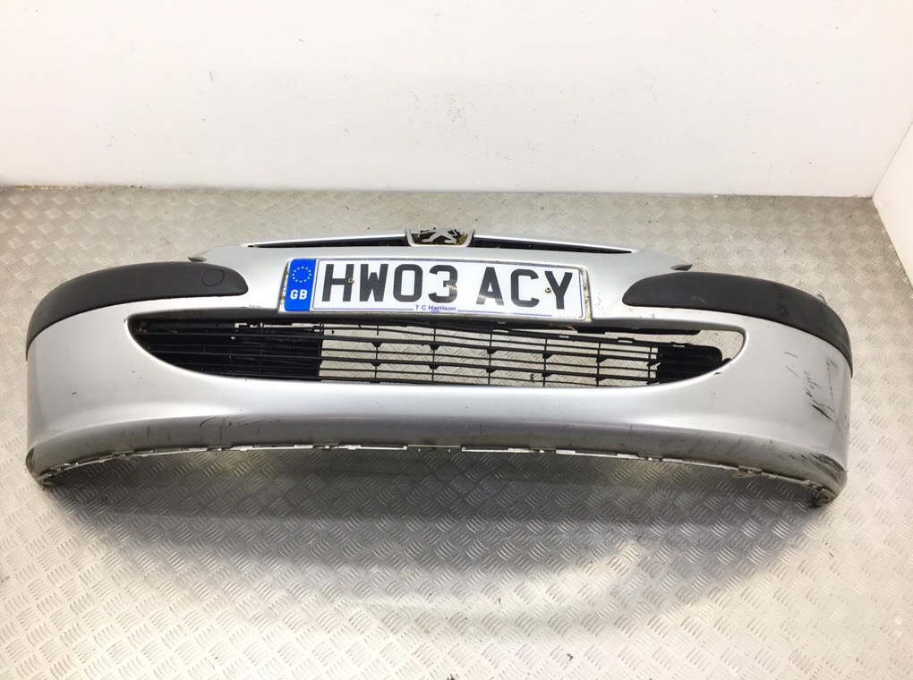 Бампер передний для Peugeot 307, 2003 г. 2.0 HDi дизель б/у