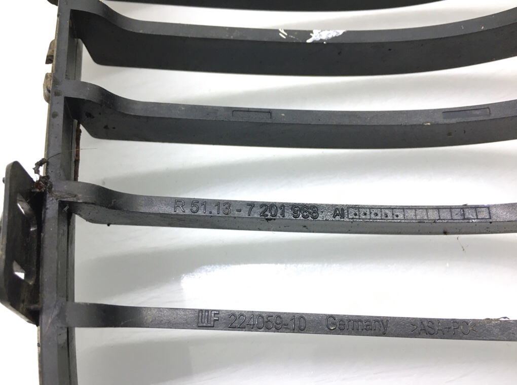 Решетка радиатора для BMW 3 E90/E91/E92/E93, 2005 г. 2.5 i бензин б/у — фото 8