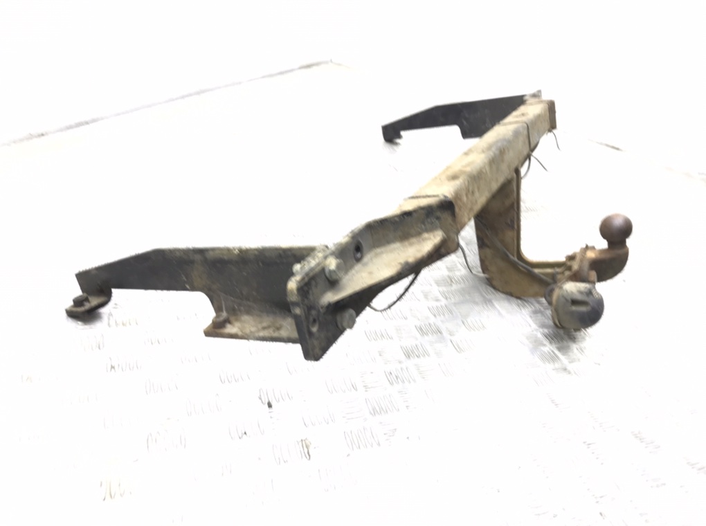 Прицепное устройство (фаркоп) для Ford Maverick, 2002 г. 2.0 i бензин б/у — фото 3