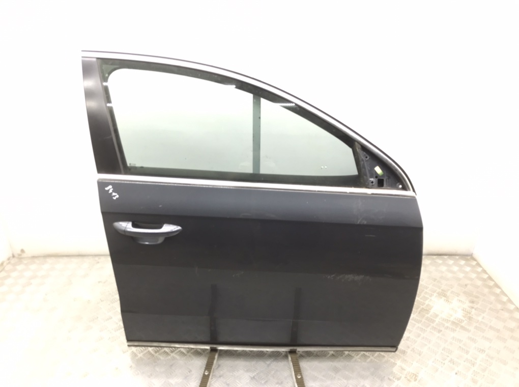 Дверь передняя правая для Volkswagen Passat, 2012 г. 1.6 TDi дизель б/у