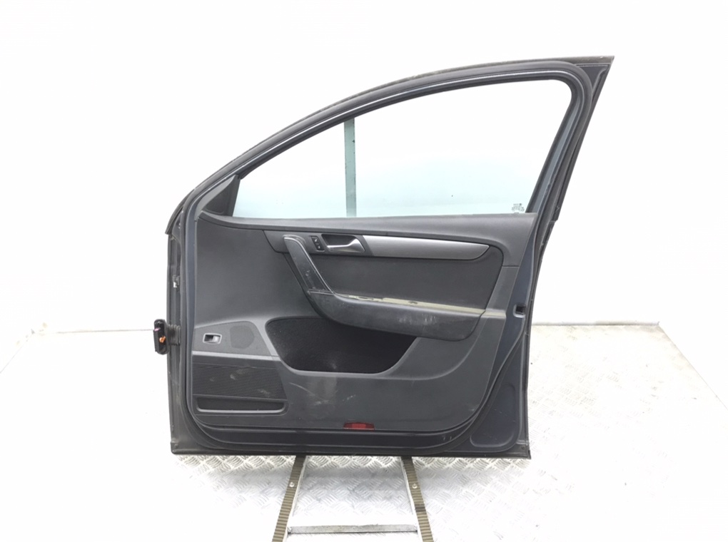 Дверь передняя правая для Volkswagen Passat, 2012 г. 1.6 TDi дизель б/у — фото 2
