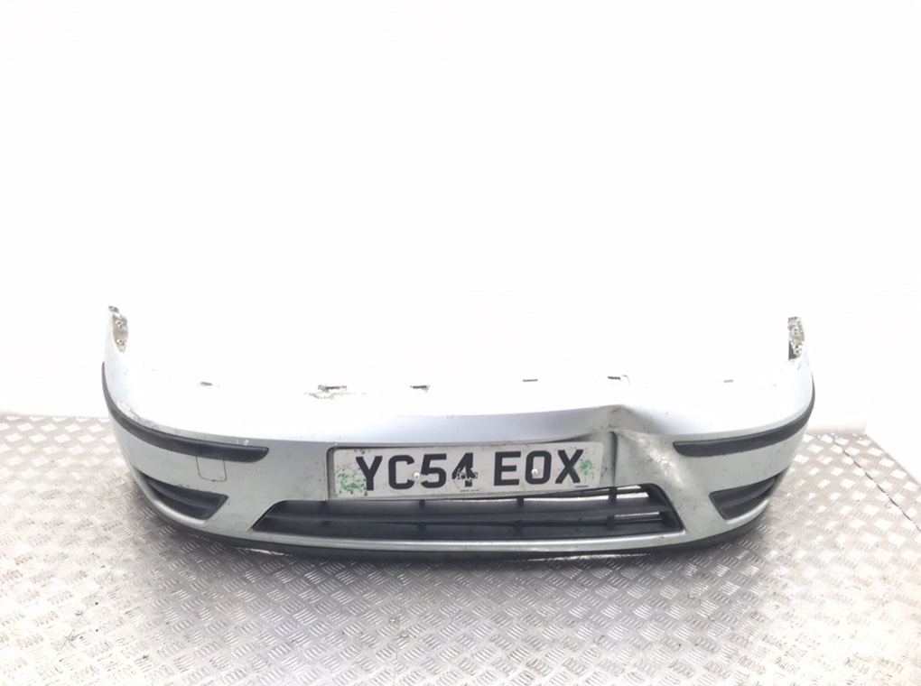 Бампер передний для Ford Focus, 2004 г. 1.4 i бензин б/у