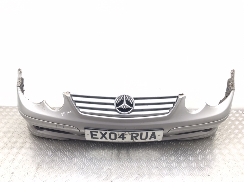 Бампер передний для Mercedes C W203, 2004 г. 1.8 i бензин б/у