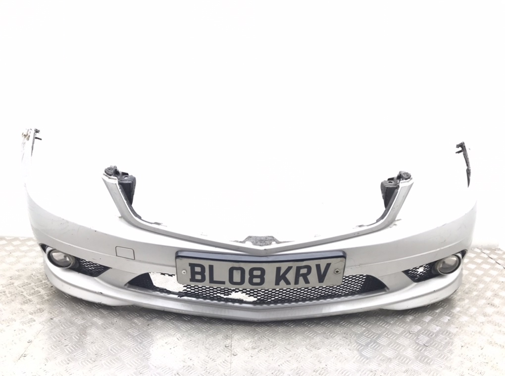Бампер передний для Mercedes C W204, 2008 г. 2.2 CDi дизель б/у