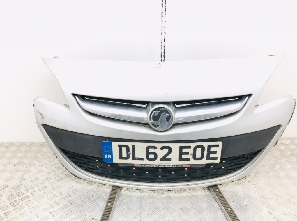 Решетка радиатора для Opel Astra, 2013 г. 2.0 CDTi дизель б/у