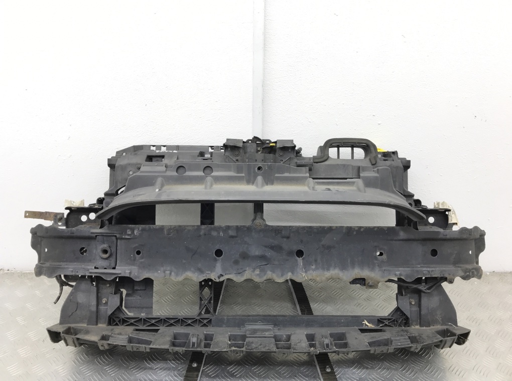 Панель передняя (телевизор) для Ford Fiesta, 2009 г. 1.4 TDCi дизель б/у