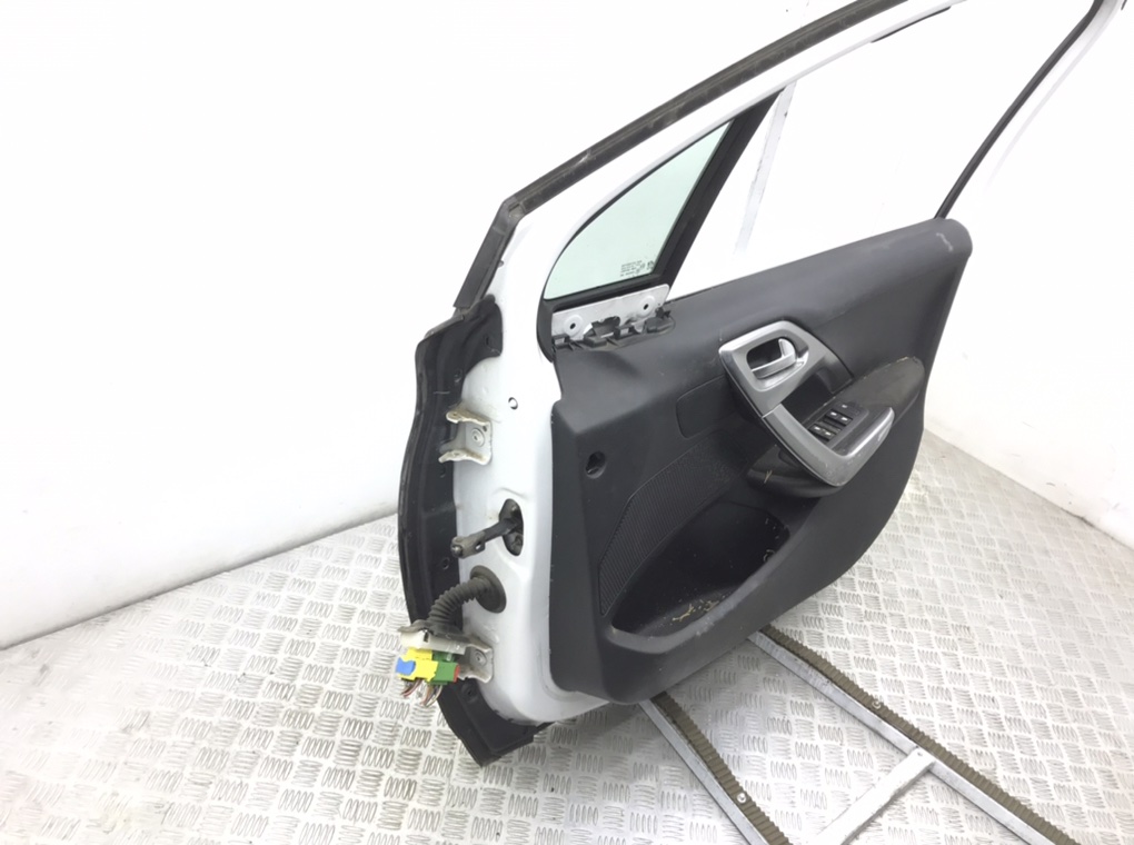 Дверь передняя правая для Peugeot 2008, 2014 г. 1.6 HDi дизель б/у — фото 3