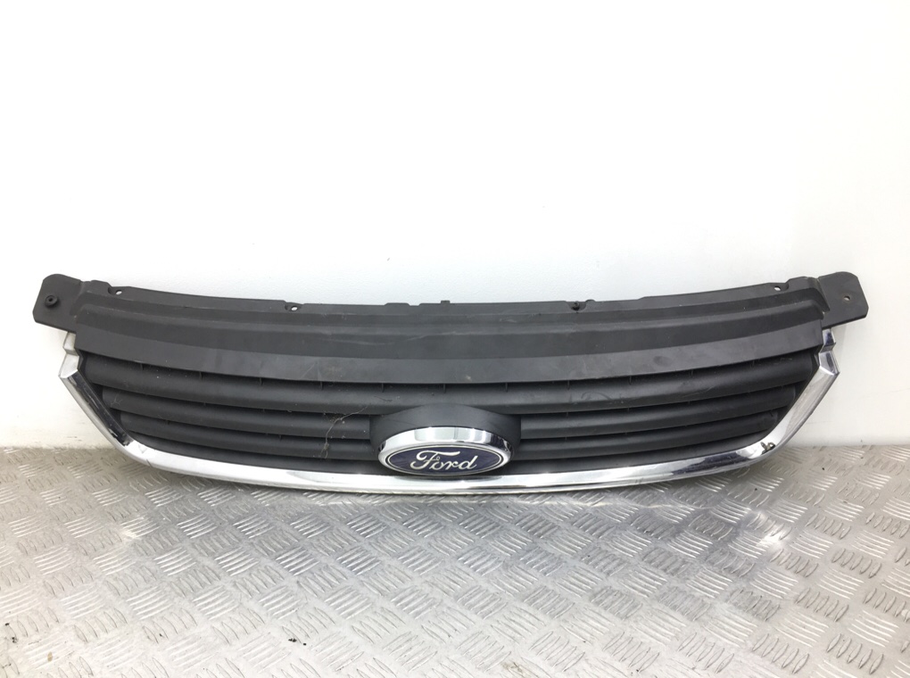 Решетка радиатора для Ford Kuga, 2009 г. 2.0 TDCi дизель б/у