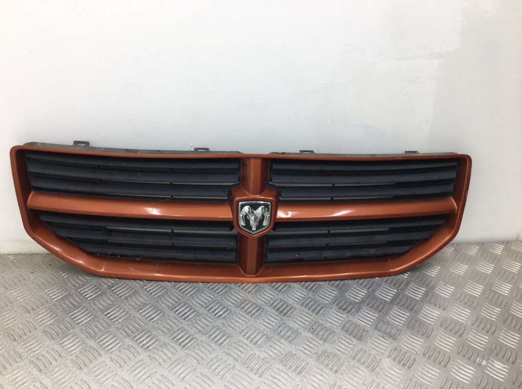 Решетка радиатора для Dodge Caliber, 2006 г. 2.0 CRD дизель б/у