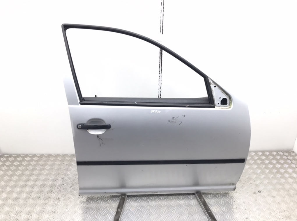 Дверь передняя правая для Volkswagen Bora, 2001 г. 1.9 TDi дизель б/у