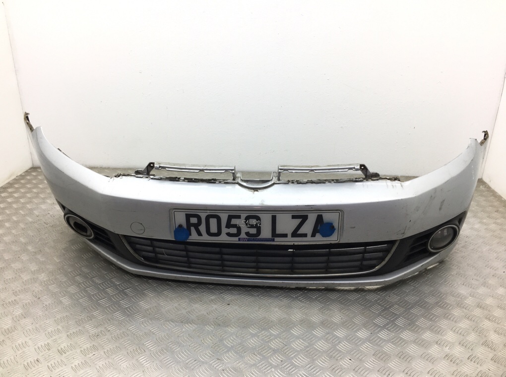 Бампер передний для Volkswagen Golf, 2009 г. 2.0 TDi дизель б/у