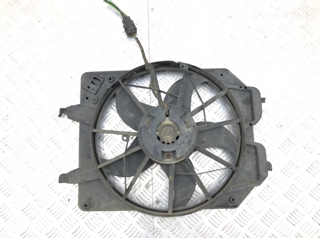 Вентилятор радиатора для Ford Focus, 2004 г. 1.4 i бензин б/у