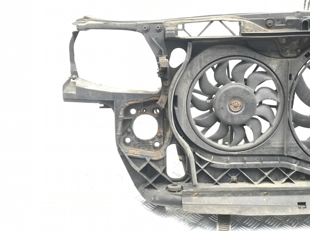 Панель передняя (телевизор) для Audi A4, 2006 г. 2.0 TFSI бензин б/у — фото 3