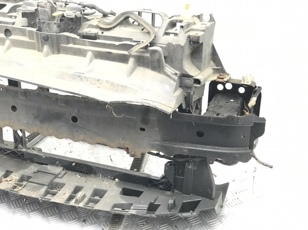 Панель передняя (телевизор) для Ford Fiesta, 2012 г. 1.2 i бензин б/у — фото 4