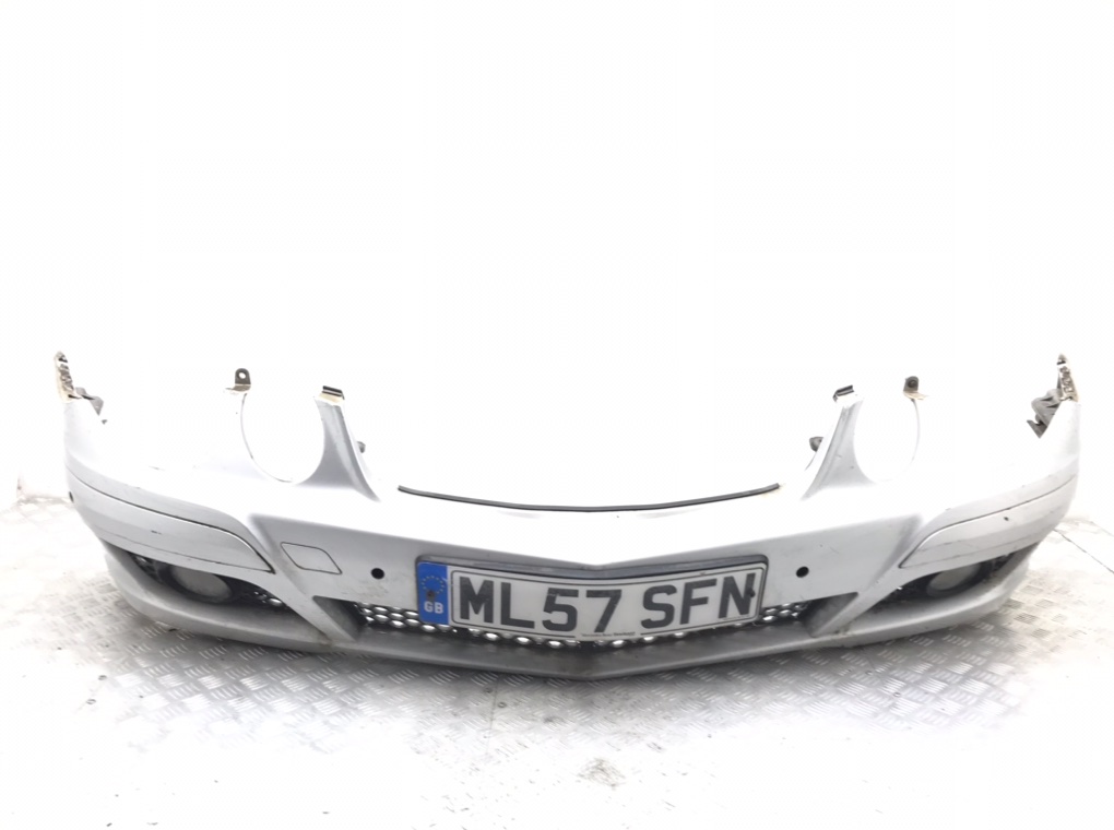 Бампер передний для Mercedes E W211, 2007 г. 2.2 CDi дизель б/у