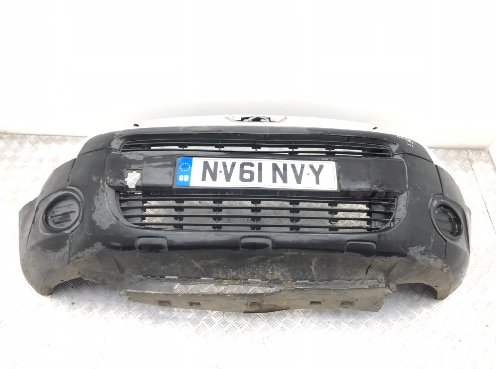 Бампер передний для Peugeot Partner, 2012 г. 1.6 HDi дизель б/у