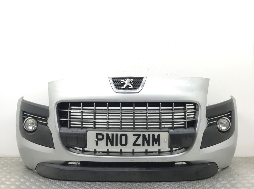 Бампер передний для Peugeot 3008, 2010 г. 1.6 HDi дизель б/у
