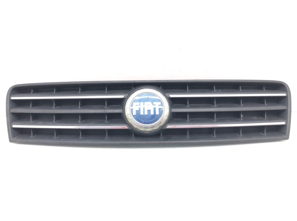 Решетка радиатора для Fiat Punto, 2005 г. 1.2 i бензин б/у