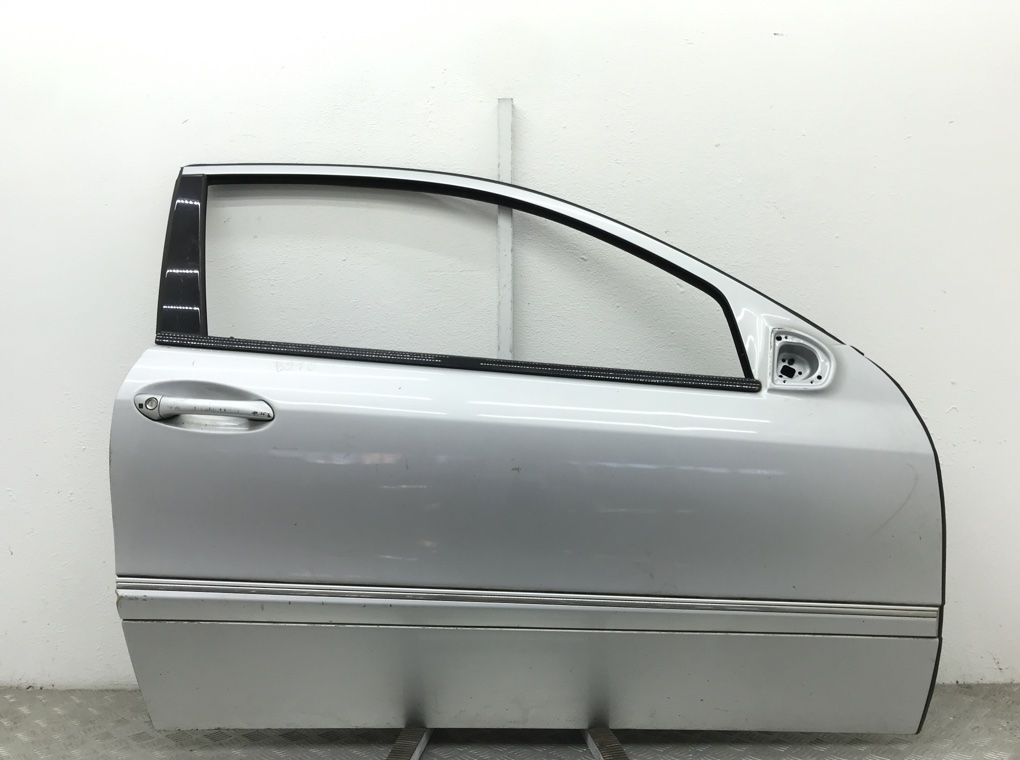 Дверь передняя правая для Mercedes CLC CL203, 2009 г. 2.2 CDi дизель б/у