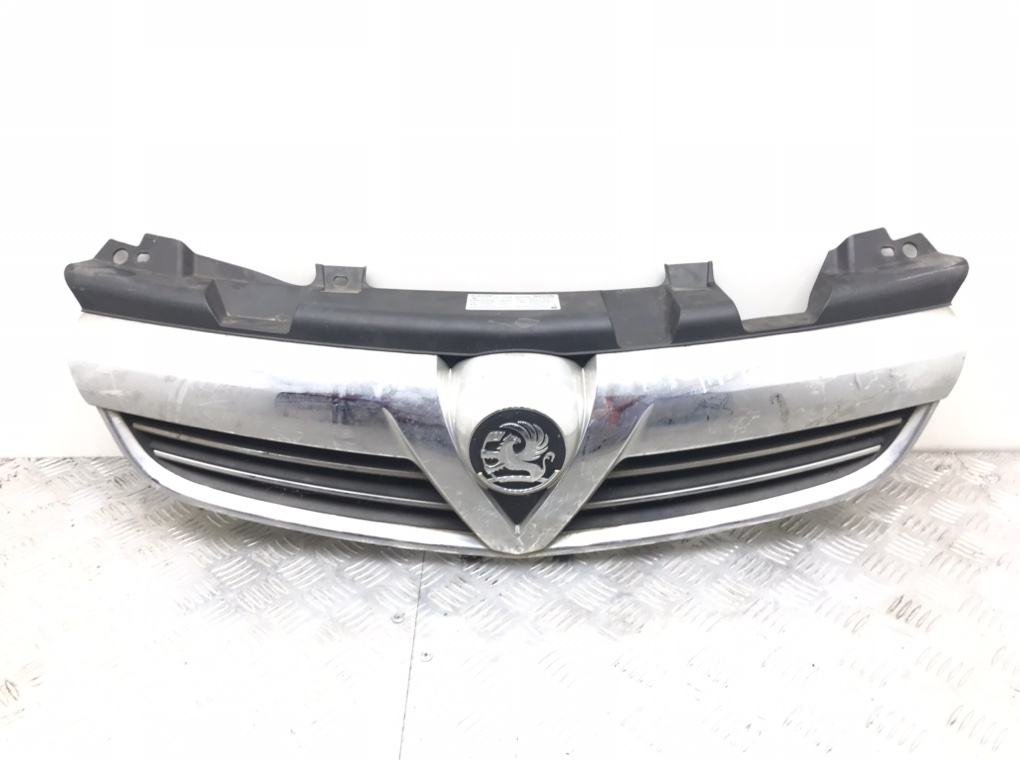 Решетка радиатора для Opel Zafira, 2010 г. 1.9 CDTi дизель б/у