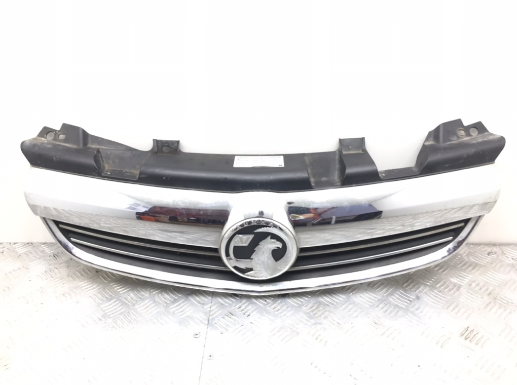 Решетка радиатора для Opel Zafira, 2012 г. 1.7 CDTi дизель б/у