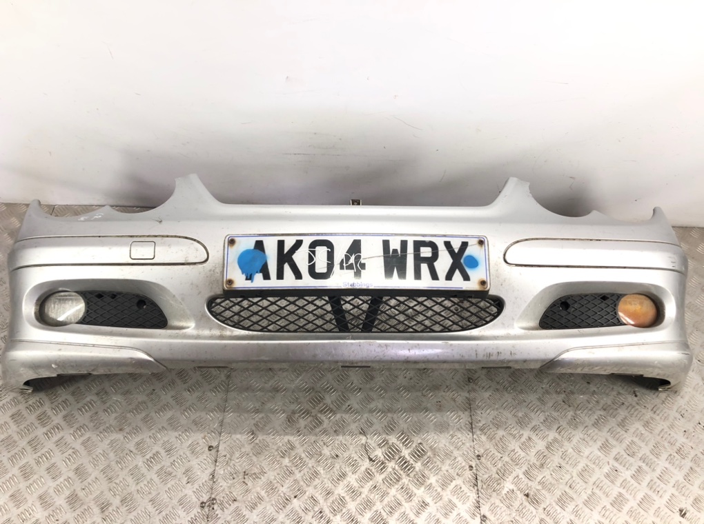 Бампер передний для Mercedes C W203, 2004 г. 1.8 i бензин б/у